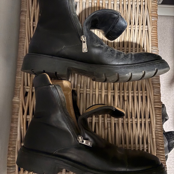 Bally Corigliano Leather Boots Made in Italy - Black 8.5 E | Free Shipping! - Picture 2 of 7